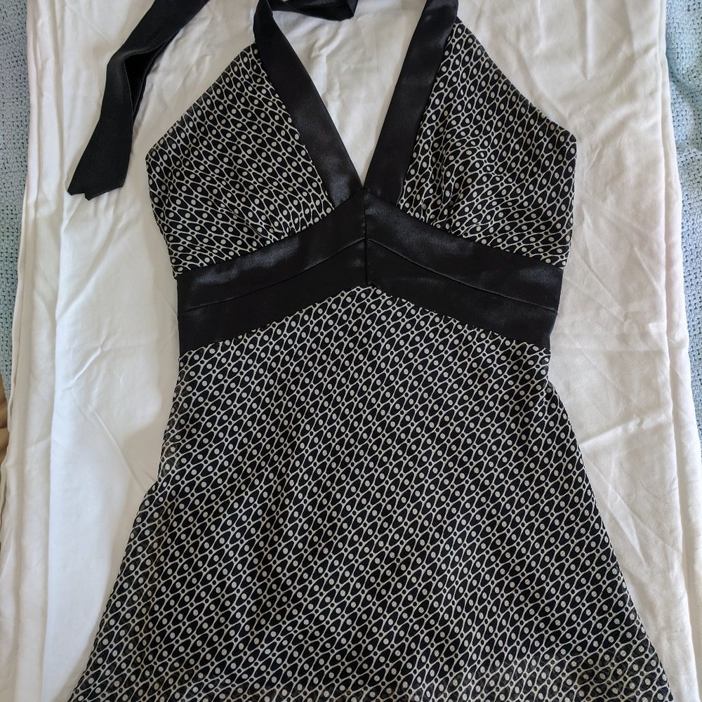 🎏3 for $20🎏 FOREVER 21 black and tan halter top, Size M, with ribbons